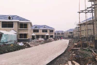 建設中的江洲墟場安置小區。